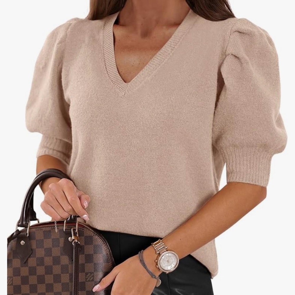 Women’s puff sleeve top. Beige/light pink color. Sweater like material
